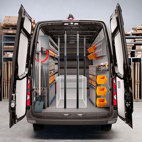 Professionelle Worksystem-Fahrzeugeinrichtung in einem Transporter.